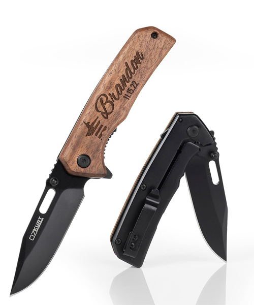 Taschenmesser aus Walnussholz mit Gravur Taschenmesser aus Walnussholz mit Gravur